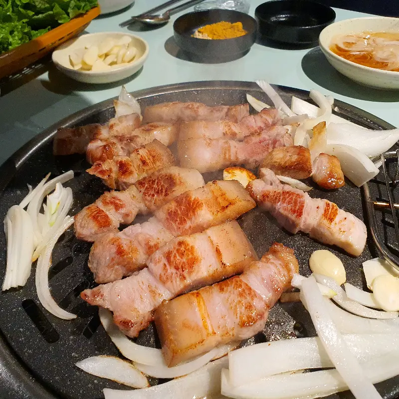 초벌되어 나온 삼겹살