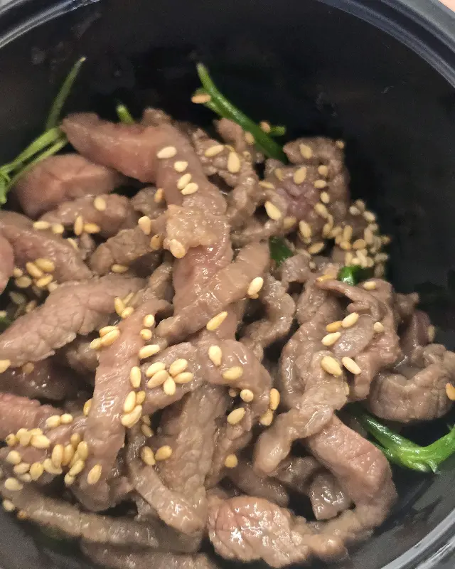 참깨 솔솔 뿌려진 불고기