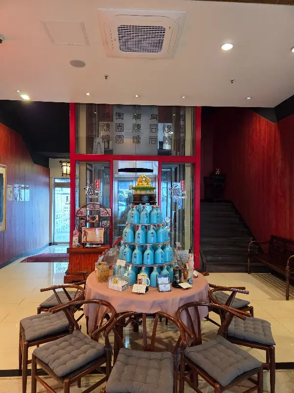 매장 입구에 놓여있는 테이블