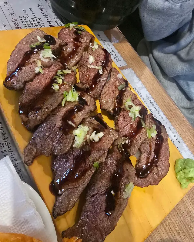 입에서 살살 녹는 생선 스테이크 초밥