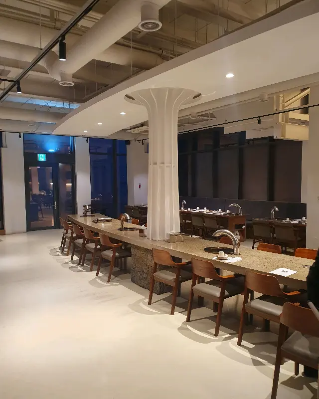 넓은 매장 내부