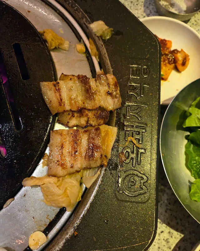 노릇하게 구워진 삼겹살의 자태