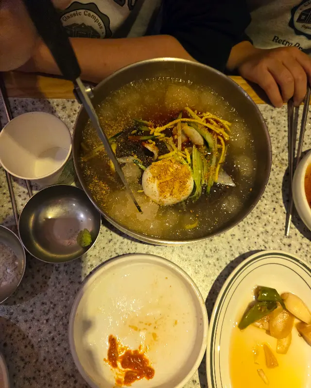 시원한 냉면의 모습