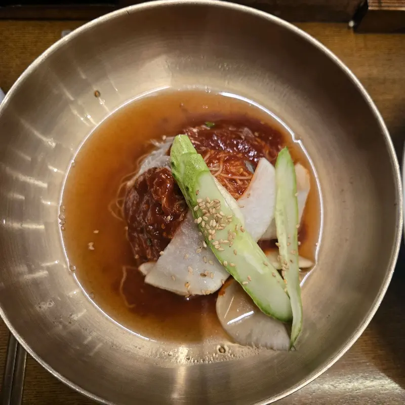 살얼음 동동 뜬 시원한 냉면