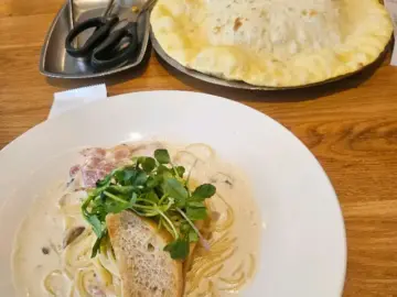 수성못 벚꽃 구경 후 들른 뜨삽, 대구에서 맛보는 인생 화덕피자 맛집