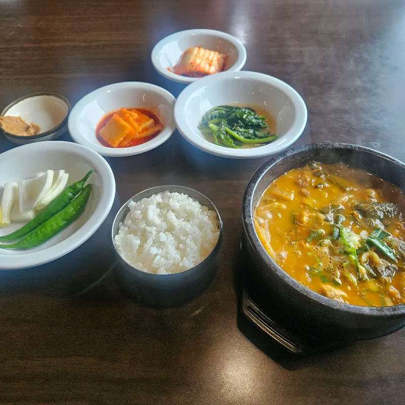선학막국수 밑반찬