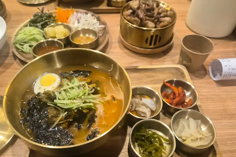 알찬 점심 한상차림