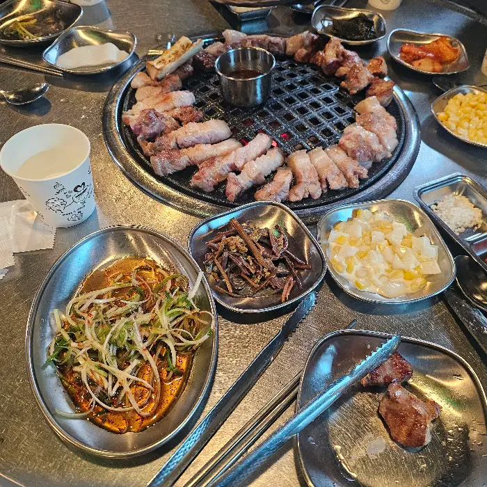 잘 구워진 흑돼지