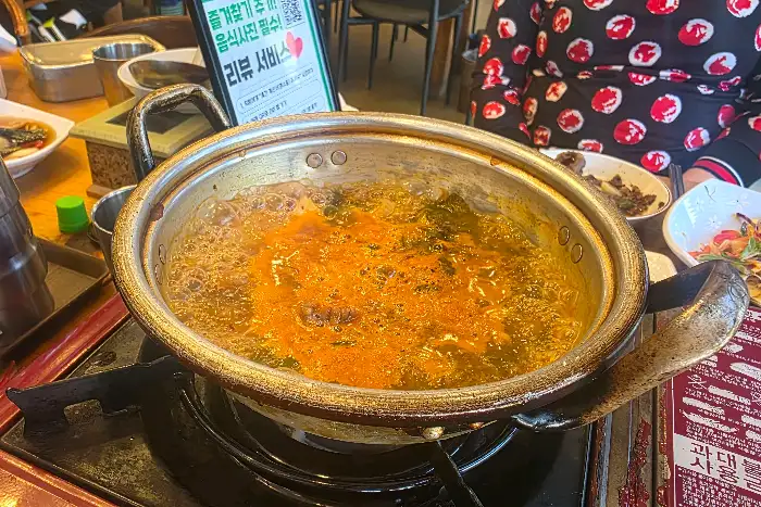 끓고 있는 불고기 냄비 근접 촬영