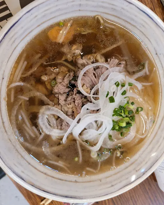 깊고 진한 육수의 쌀국수 이미지