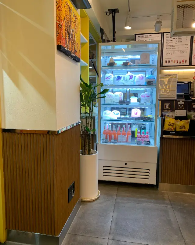 메가커피 디저트 쇼케이스