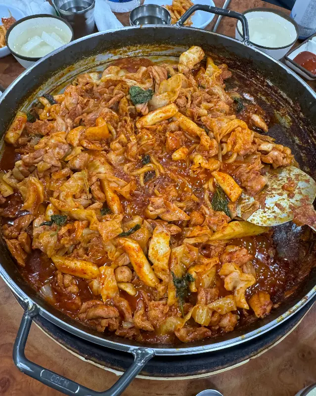 상추쌈에 싸먹는 닭갈비