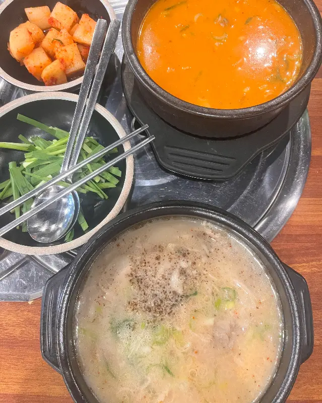 수육국밥과 깍두기, 부추