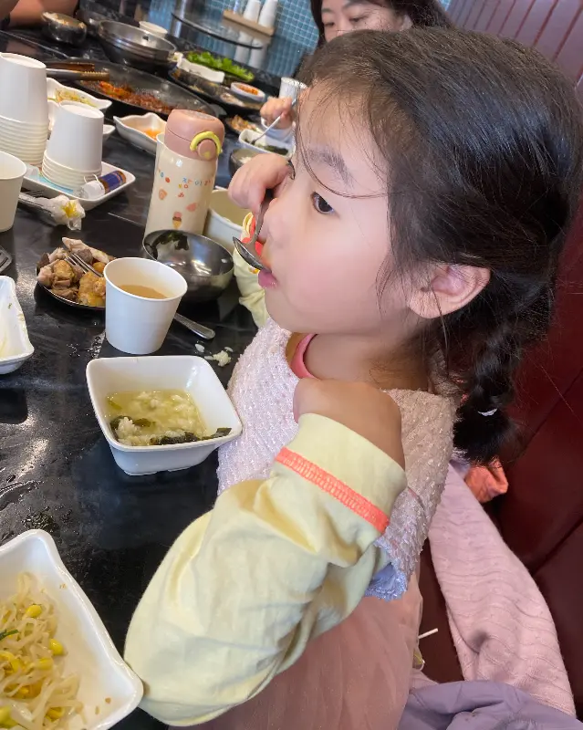 아이와 함께 식사