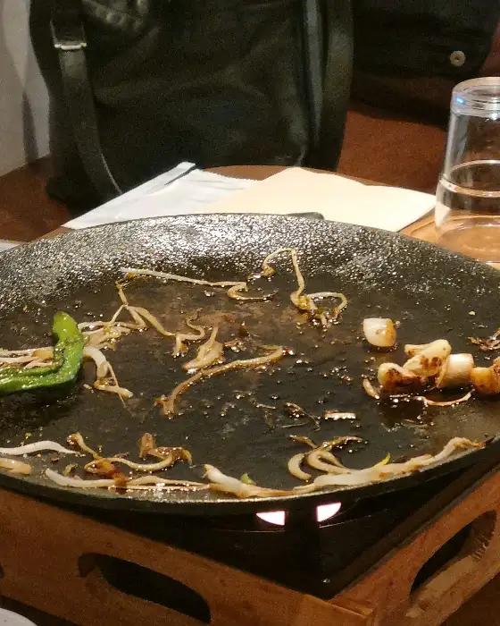 지글지글 맛있게 구워지고 있는 삼겹살