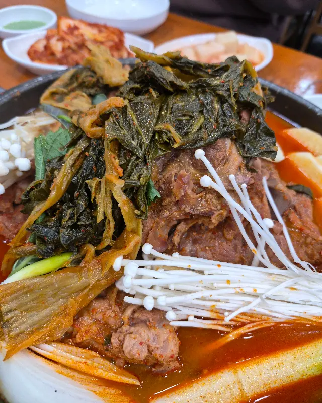감자탕의 푸짐한 비주얼