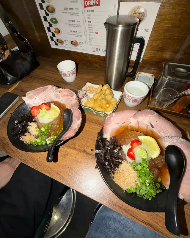 깔끔한 테이블 세팅