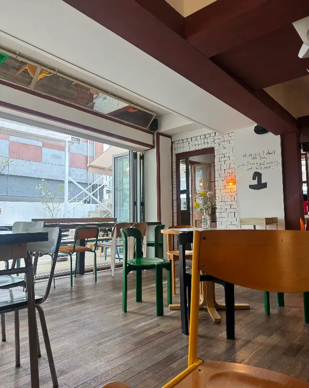 피스커피랩 내부 좌석