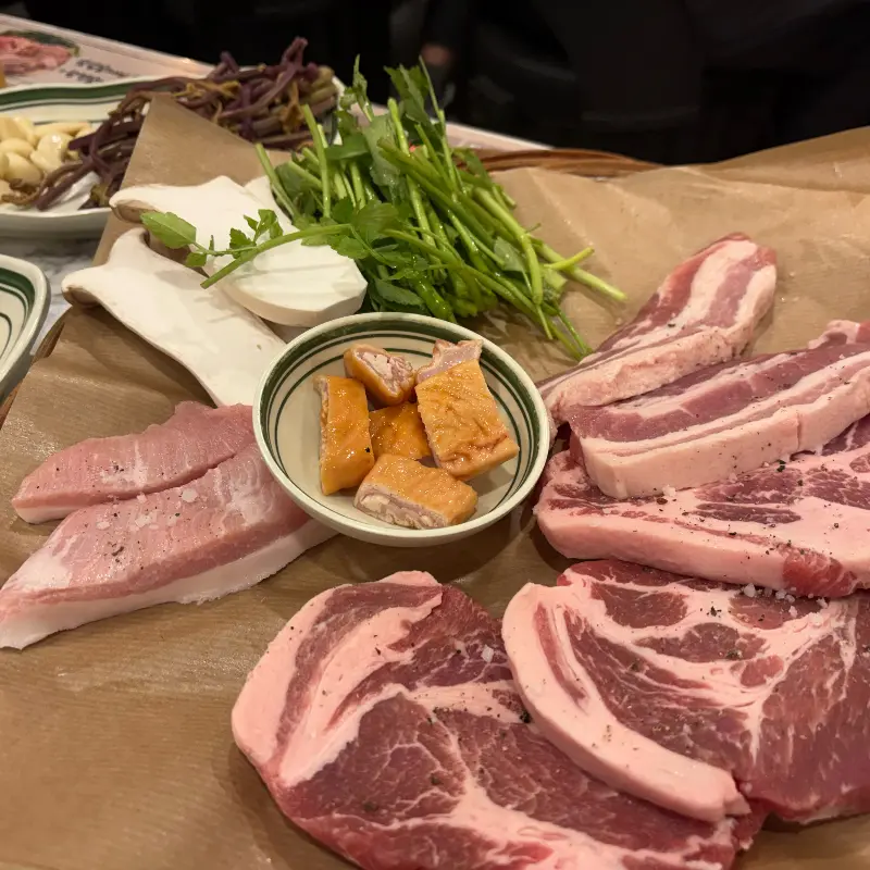 다채로운 고기 한 상