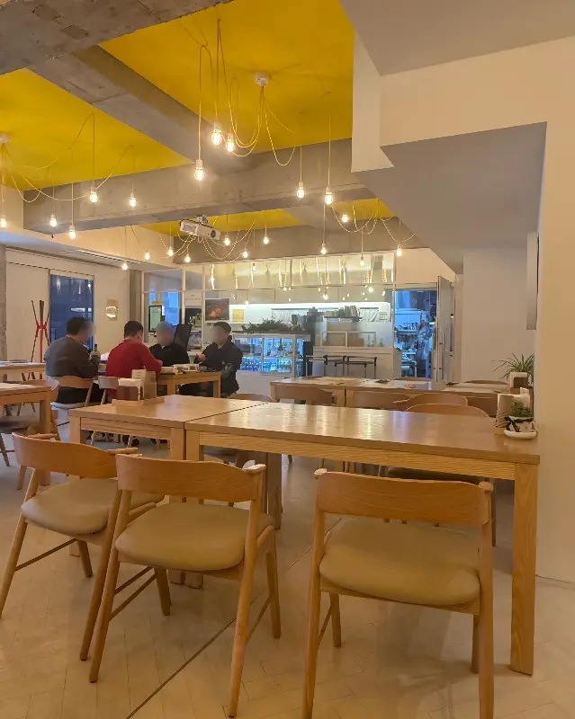 몽몽 레스토랑 내부 모습