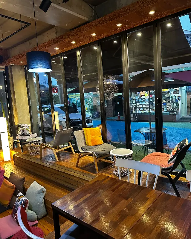 카페 내부 좌석