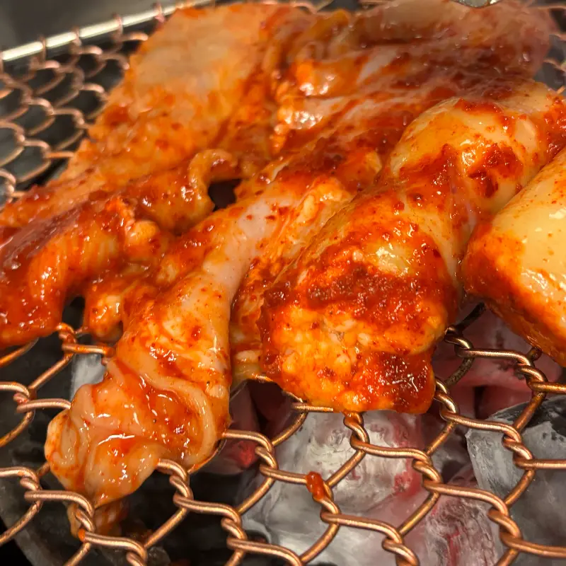 숯불 위에서 익어가는 꽃대창