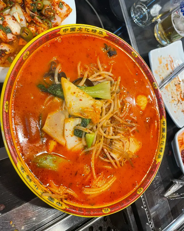 푸짐한 해산물이 들어간 짬뽕