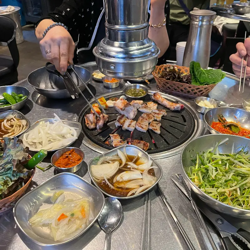 푸짐하게 차려진 한 상 차림