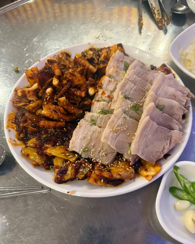 낙지볶음과 수육의 환상 조합