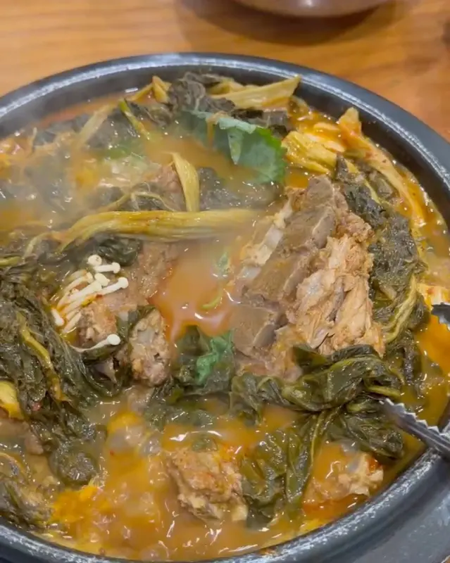 보글보글 끓는 감자탕