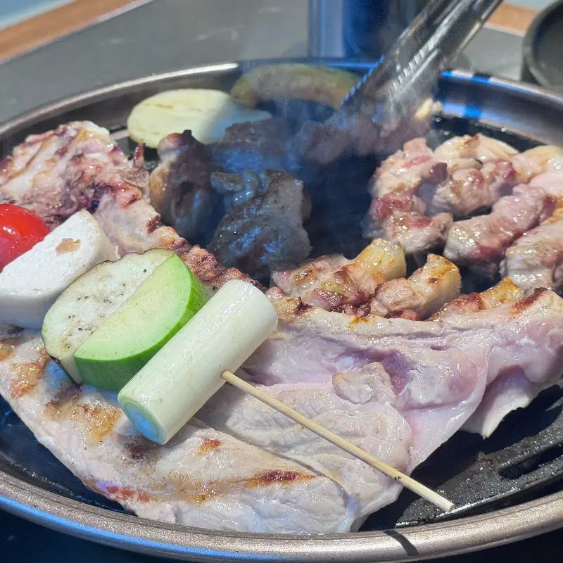 노릇노릇 익어가는 흑돼지