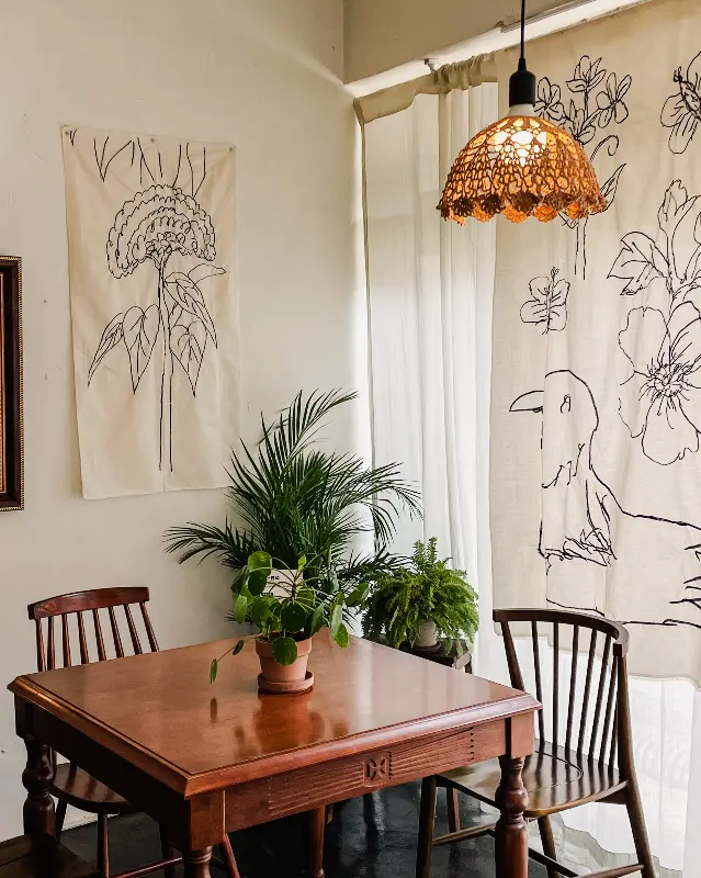 아늑한 분위기의 카페 내부