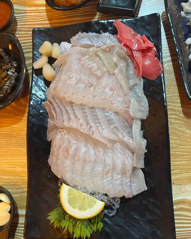 도톰한 도다리회