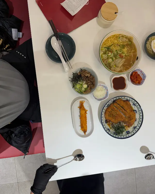 한 상 가득 차려진 성수완당 메뉴들