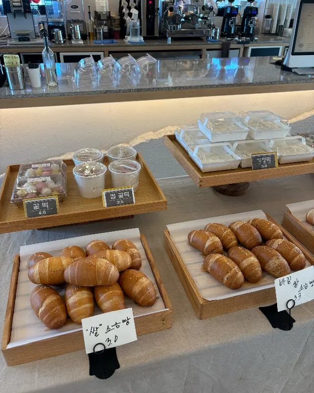 모시울 빵 진열대