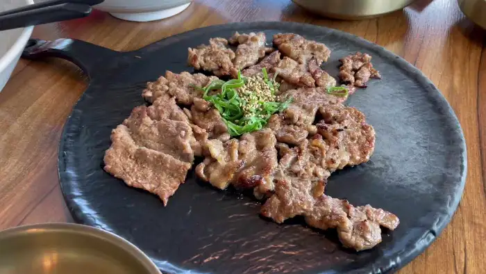접시에 담긴 소고기 불고기