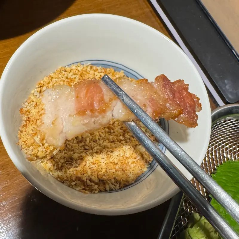 83해치 시그니처, 빵가루+돈까스 소스 조합