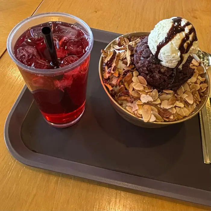 팥빙수와 함께 나온 음료