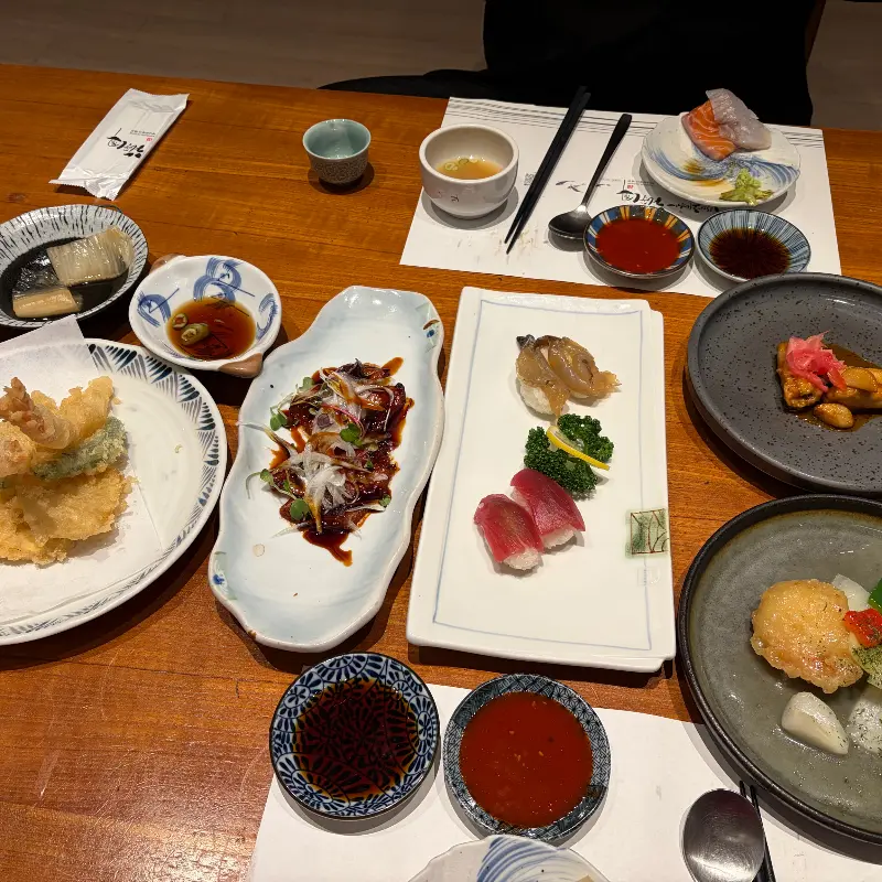 정갈한 코스 요리 상차림