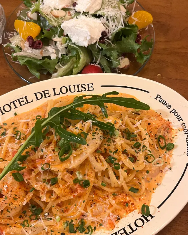 리코타치즈 샐러드와 잠봉 투움바 파스타