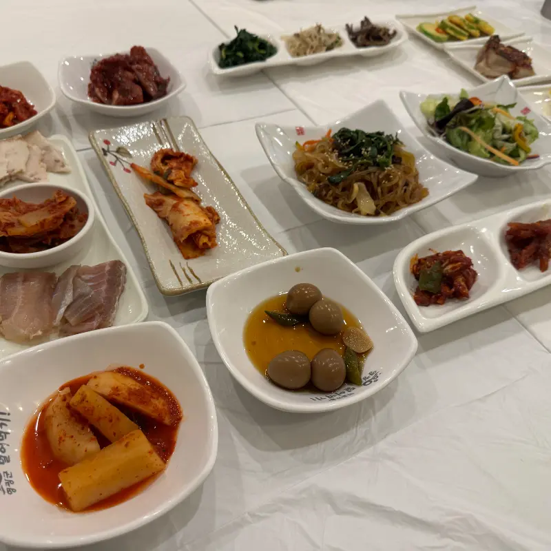 상다리 휘어지는 반찬