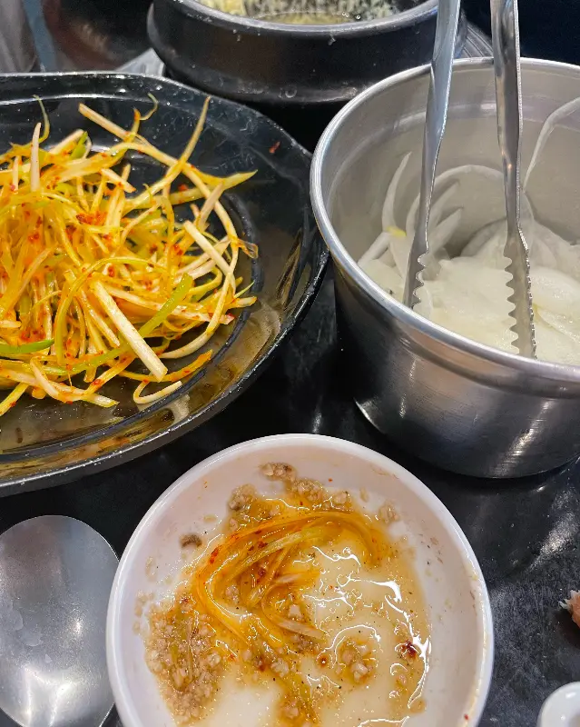 다양한 곁들임 메뉴