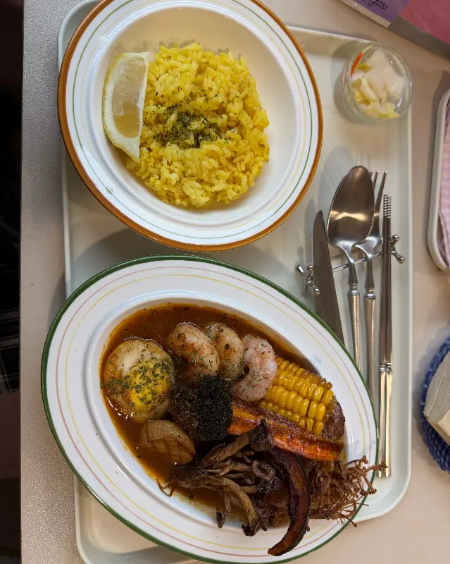 깔끔하게 차려진 한 상