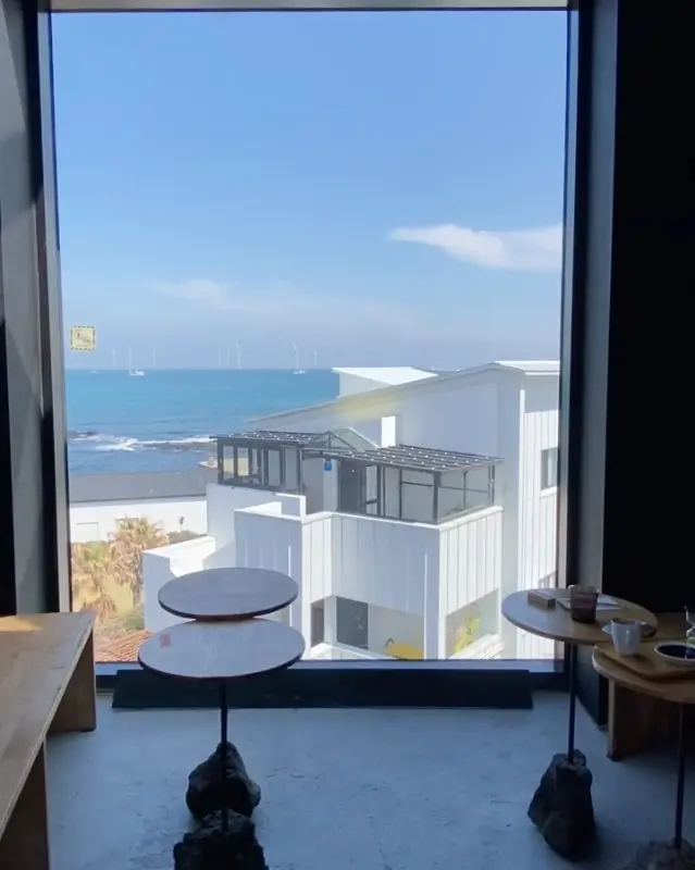 카페에서 바라본 협재 바다 풍경