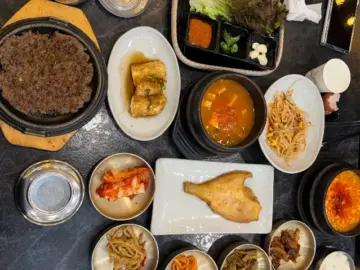 꽃길 따라 맛보는 경주 보문뜰, 잊지 못할 한정식 맛집 여행