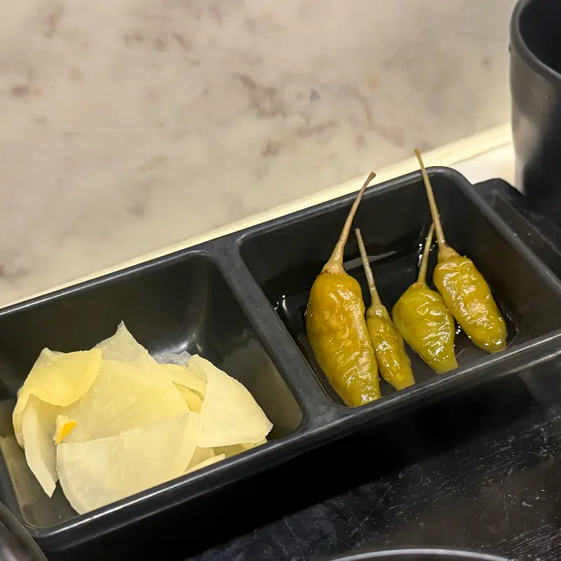 깔끔하게 담겨져 나오는 밑반찬