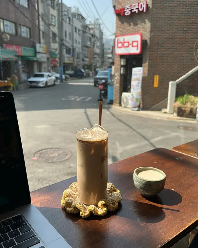 혼자 노트북 작업하기에도 좋은 분위기