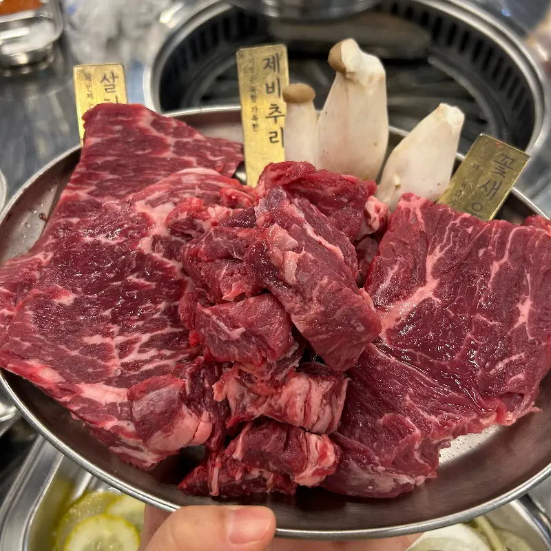 꽃살, 제비추리, 살치살 등 다채로운 부위의 소고기