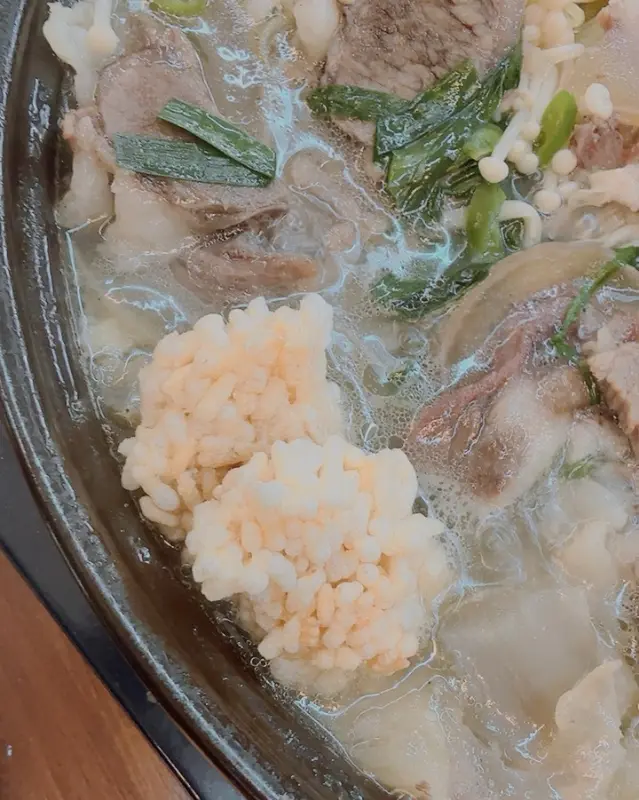 곰탕 속 밥알
