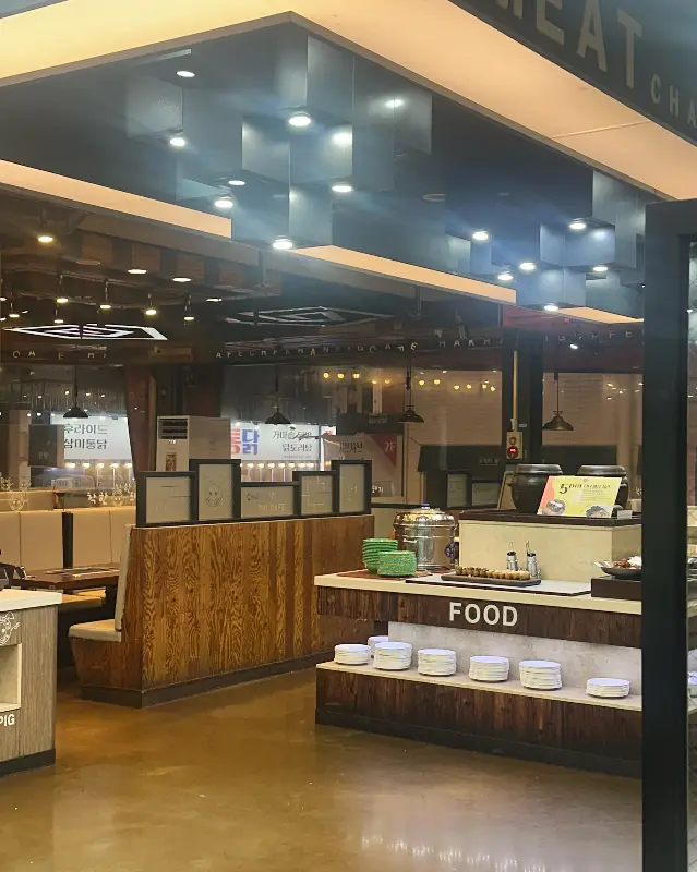 넓고 쾌적한 매장 내부